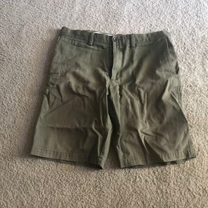 Men’s knee length Banana Republic shorts. Size 32.
